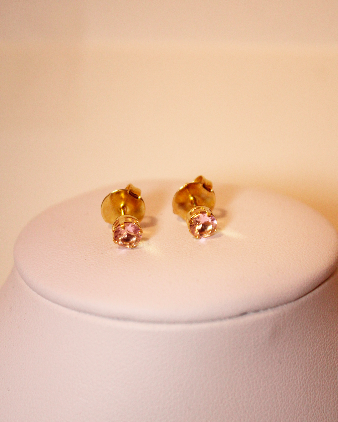 Conjunto Brinco & Colar Folheado - Ponto de Luz Rosa | Ouro 18k