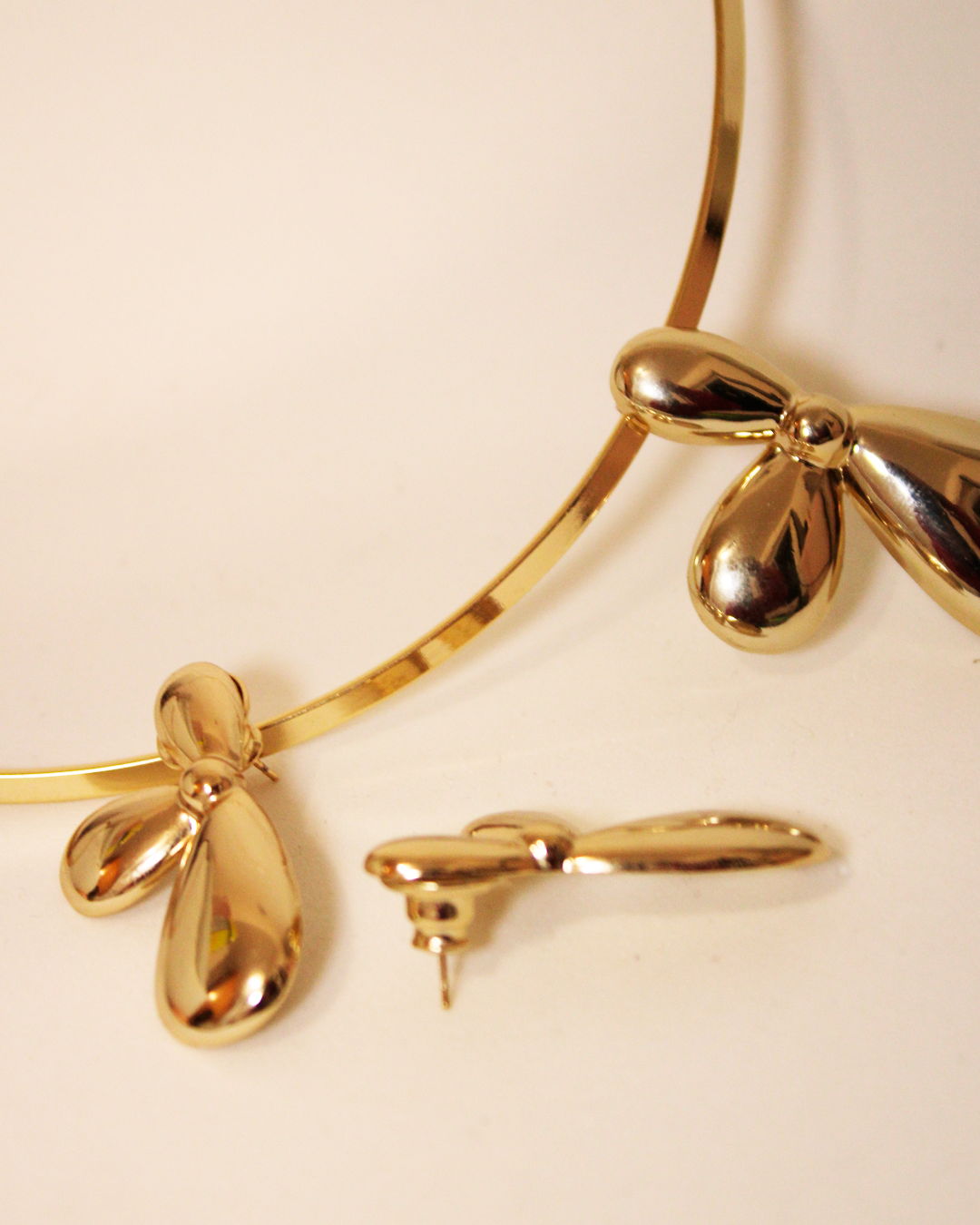 Conjunto Brinco & Colar Folheado - Meia Flor | Ouro 18k