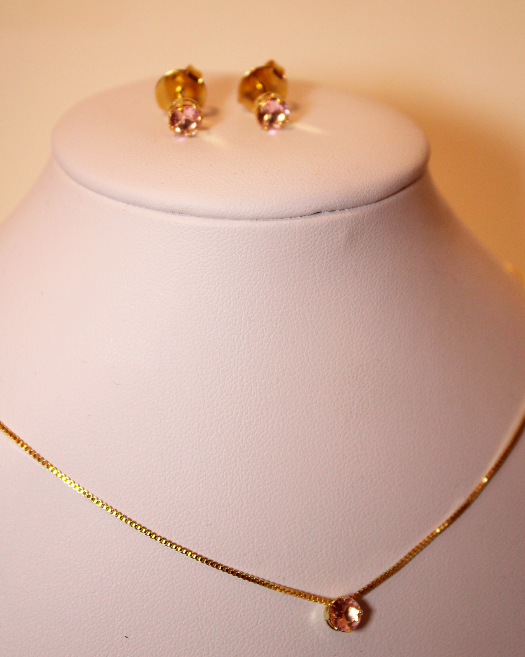 Conjunto Brinco & Colar Folheado - Ponto de Luz Rosa | Ouro 18k